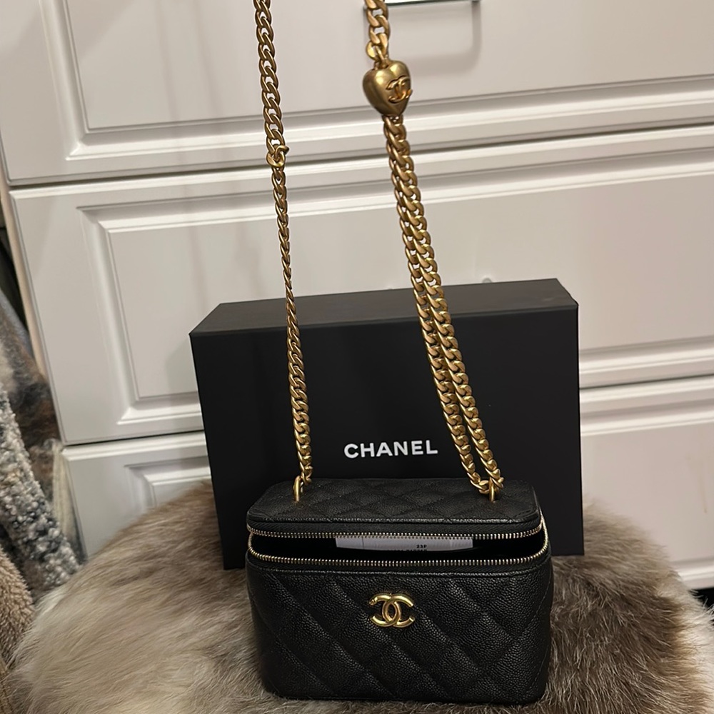 Chanel vanity 23